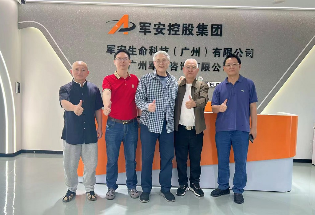 中国香港凤凰卫视著名主持马鼎盛先生参观考察公司